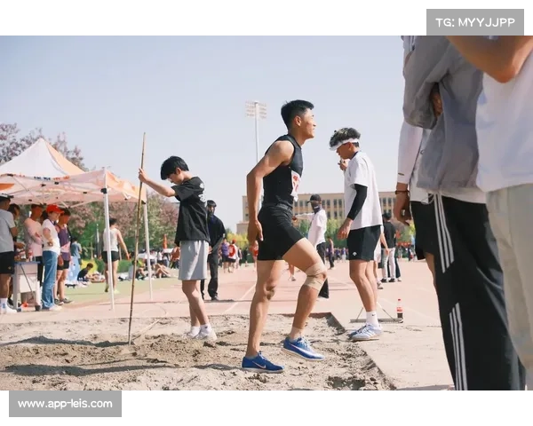 从洞穴球场到万人体育馆：铜仁篮球场的三级跳